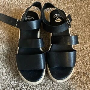 Dr. Scholl’s Once Twice Platform Sandal (Size 10)